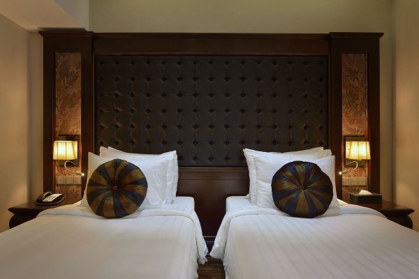 PARADISE SUITES HOTEL (Hạ Long)